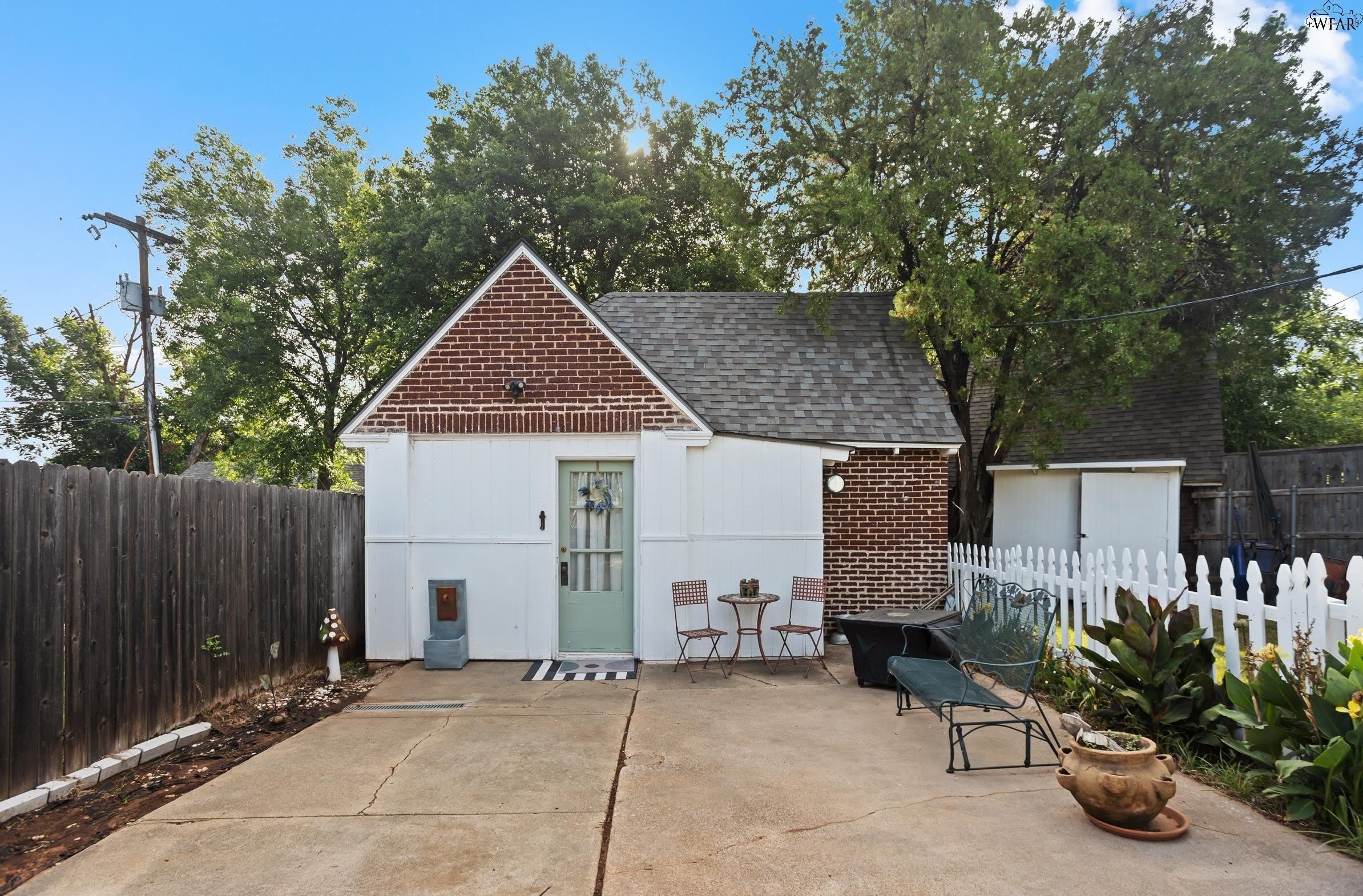 303 MORNINGSIDE DRIVE – photo 1 of 12
