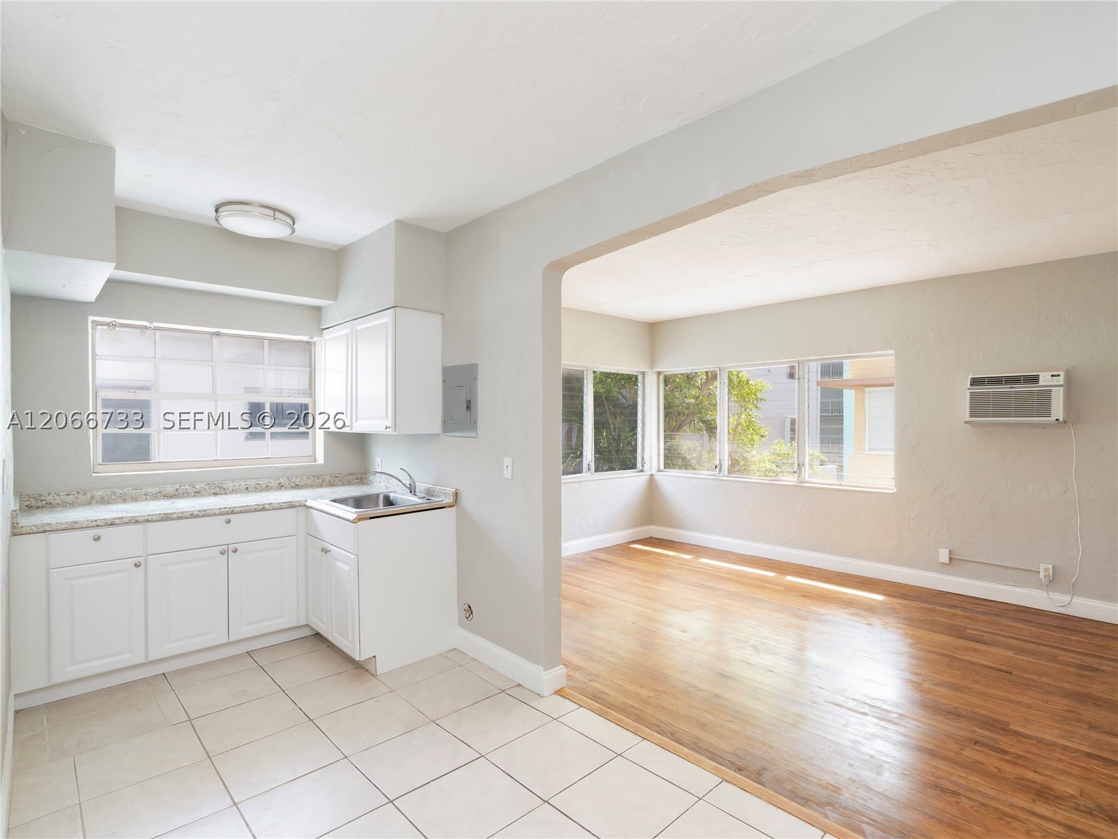 7635 Dickens Ave – photo 1