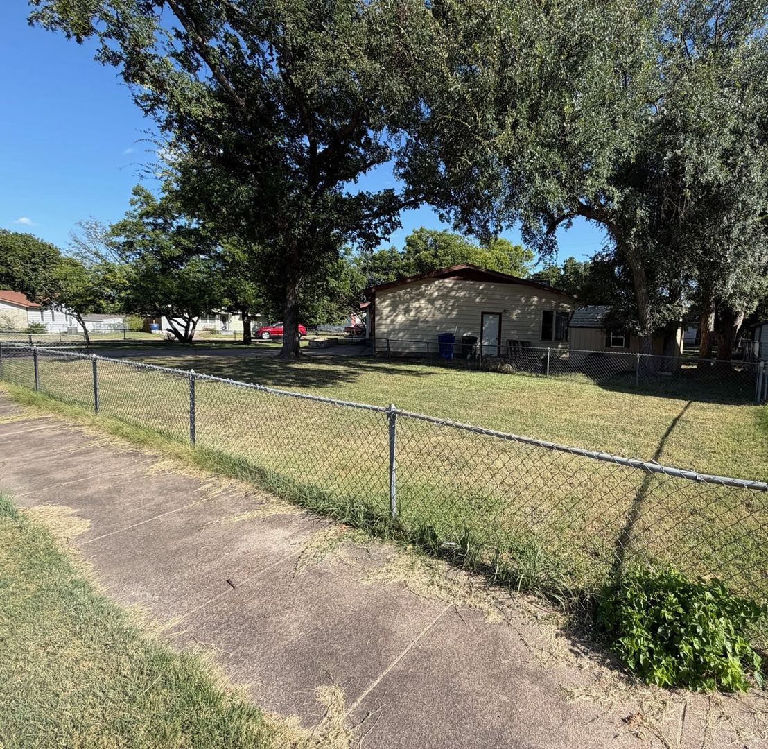 3 Bdrm Home In Copperas Cove On A Corner Lot – photo 1