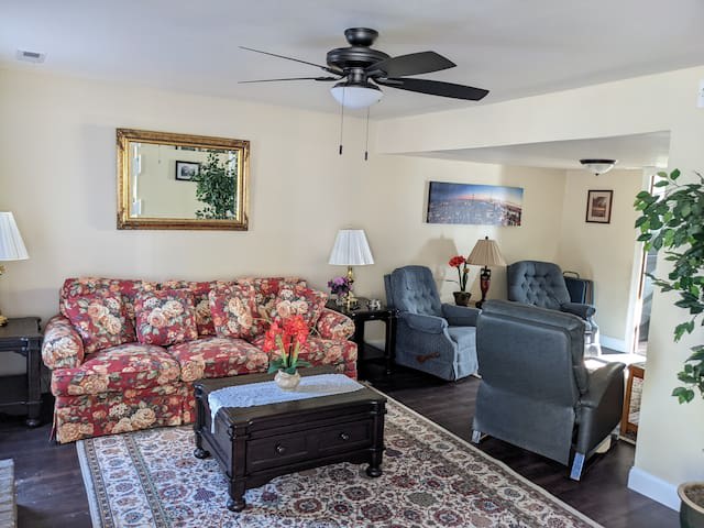 9003 Mahogany Row Southeast B – photo 1