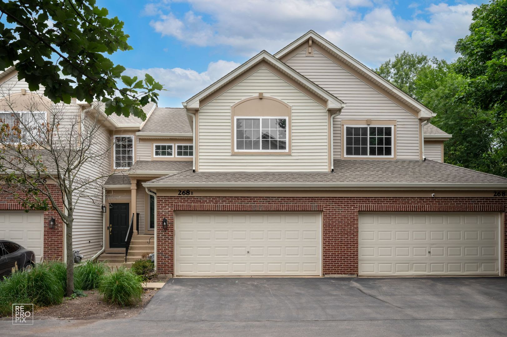 3 Bedroom Home in Streamwood! – photo 1 of 11