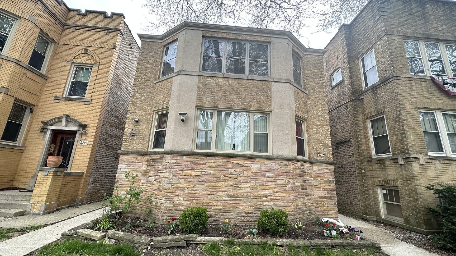 5717 N Saint Louis Avenue – photo 1