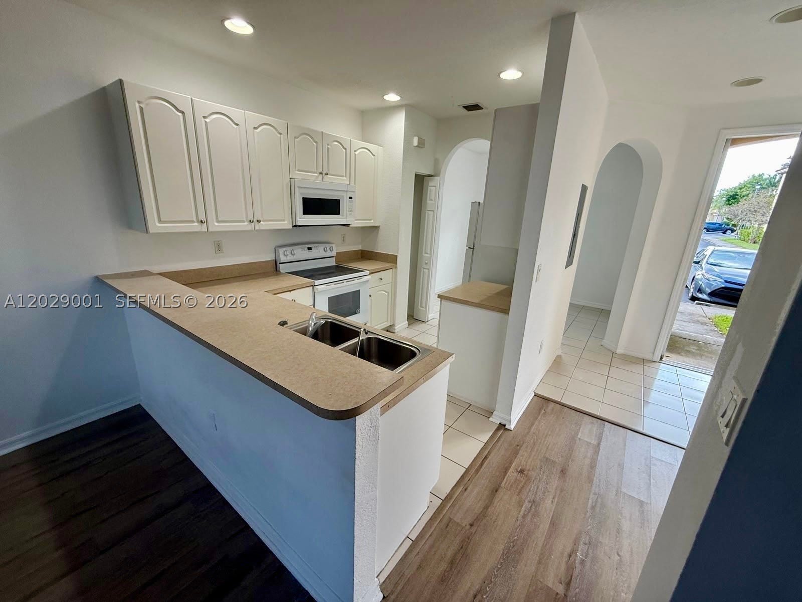 1934 SW 60th Ave – photo 1 of 18