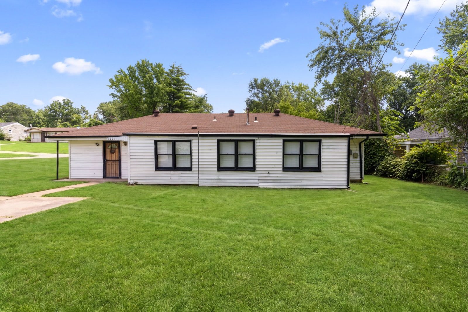 9835 Winkler Dr – photo 1