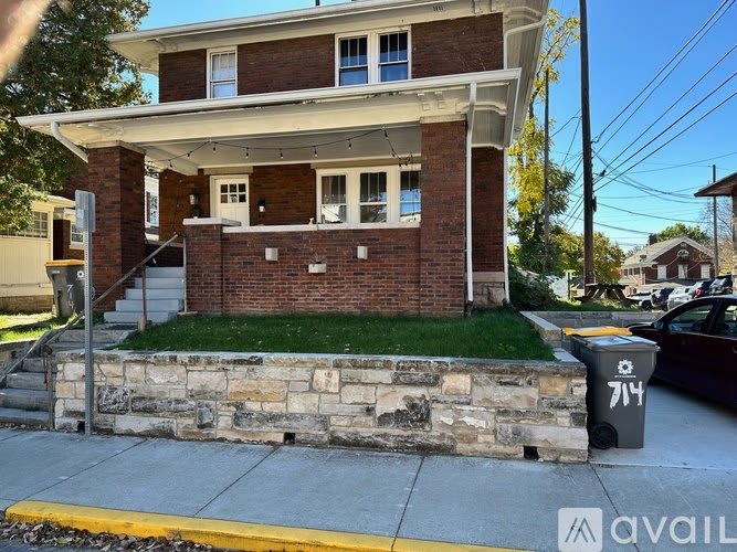 714 E 9th St – photo 1
