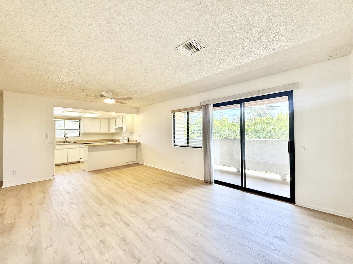 Available Now 3 Bedroom 2 Bathroom Upper Level Apartment In Palm Desert – photo 1 of 308
