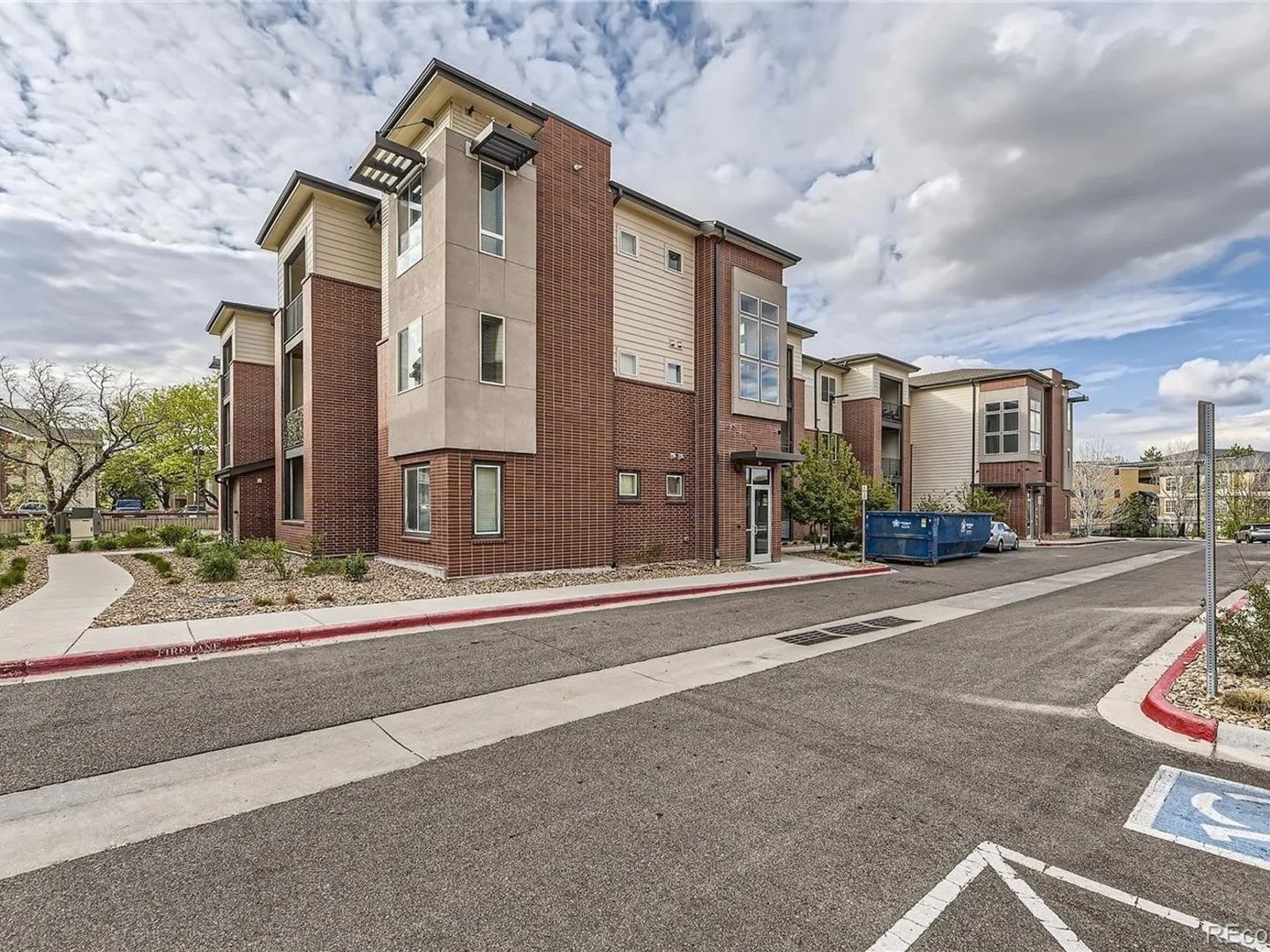 2 Bedroom Condo in Aurora – photo 1
