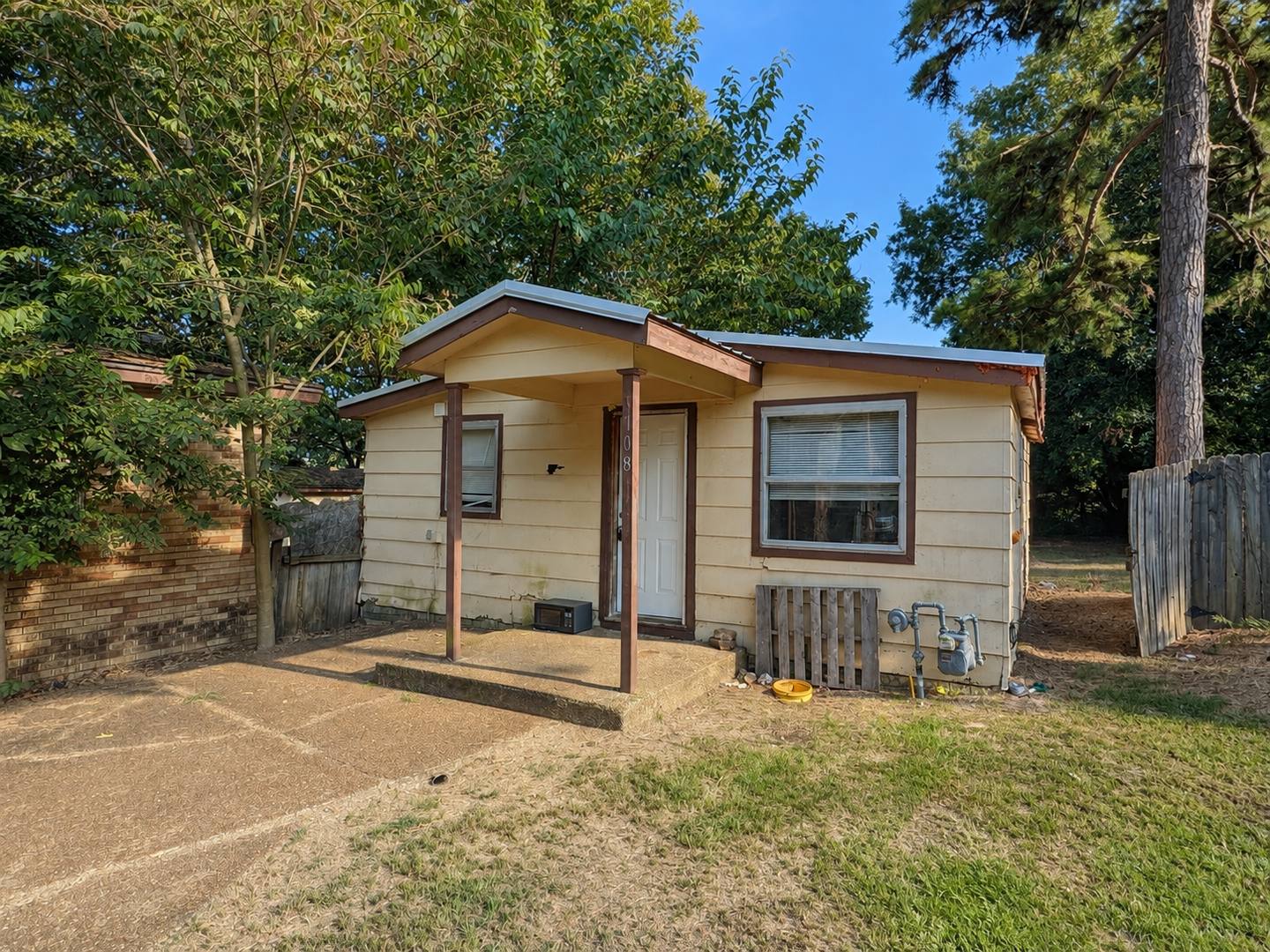 1 Bedroom Cottage In Southside – photo 1 of 11