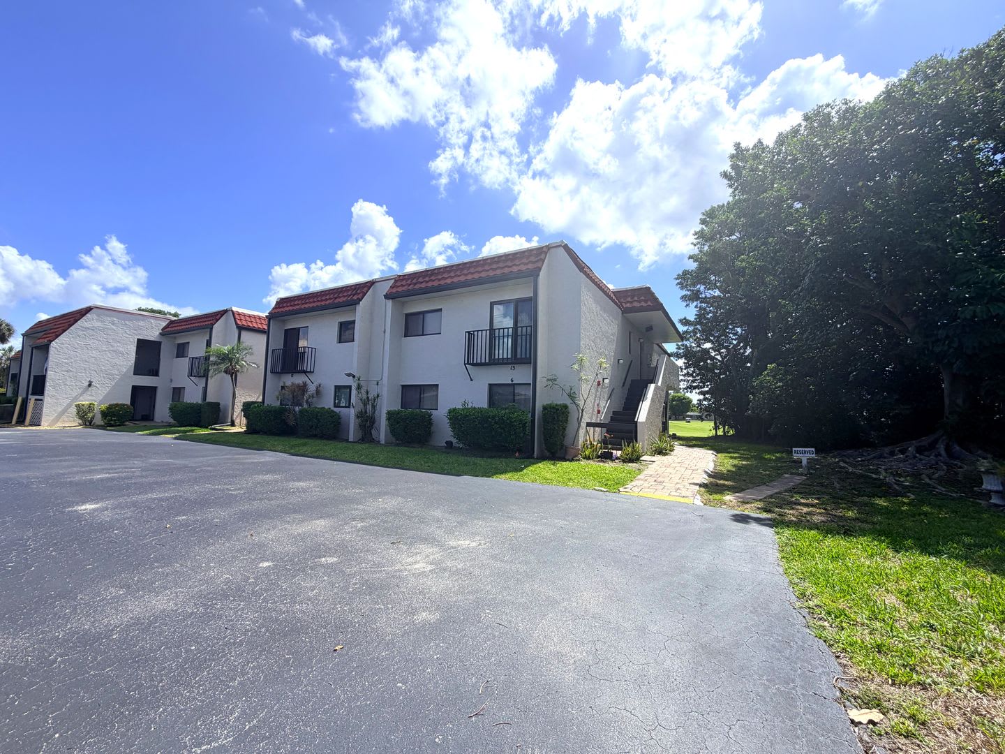 FIRST MONTH RENT FREE@! Immaculate 55+ Condo with Views of Golf Course in N. Ft. Myers – photo 1 of 21