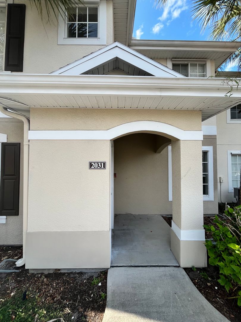 Great For Students-Centrally located to EVERYTHING! – photo 1