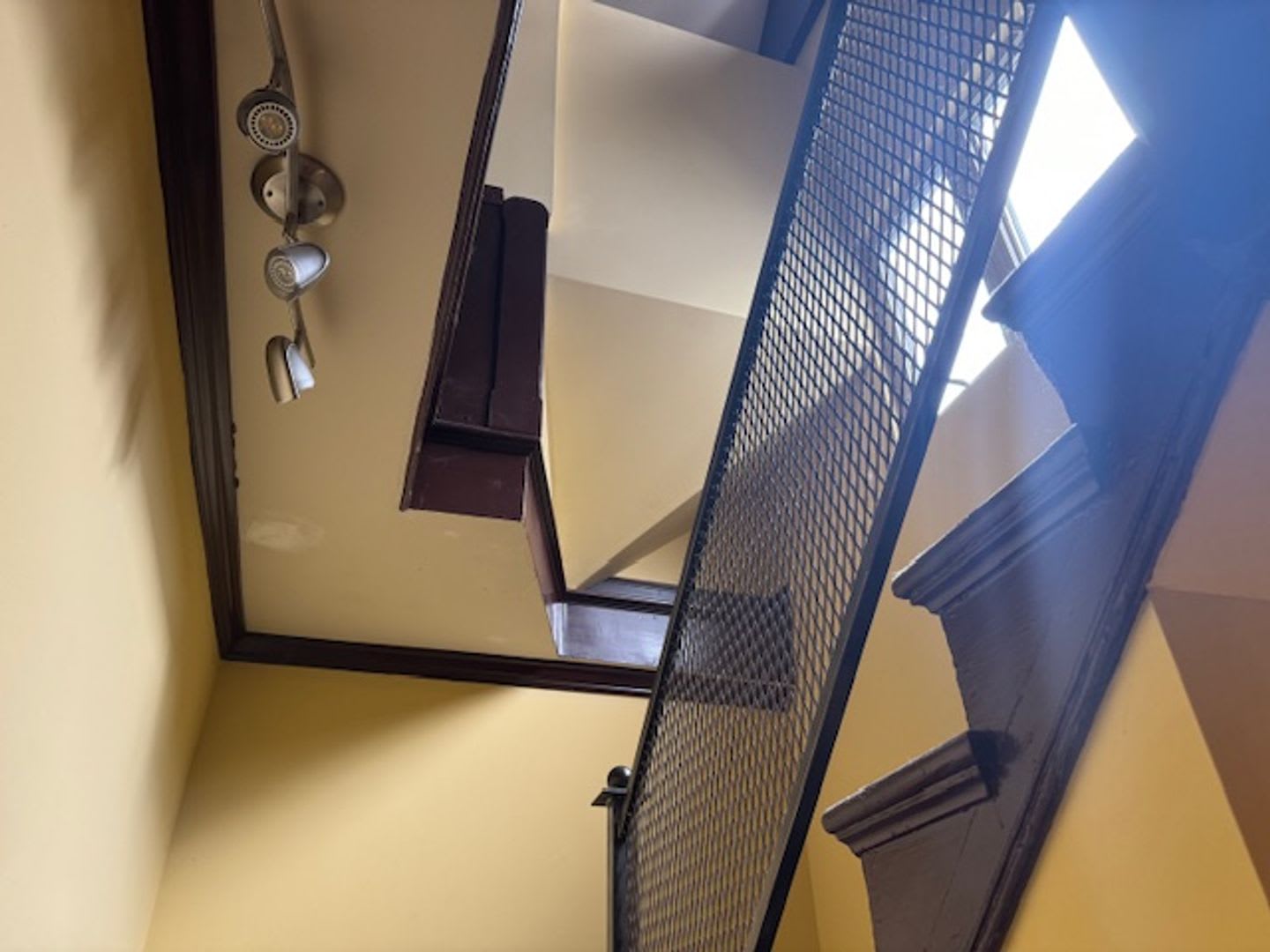 780 University Ave – photo 1