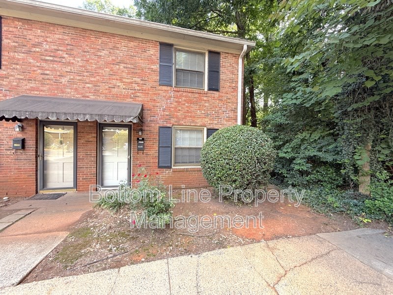 2336 Kenmore Ave – photo 1