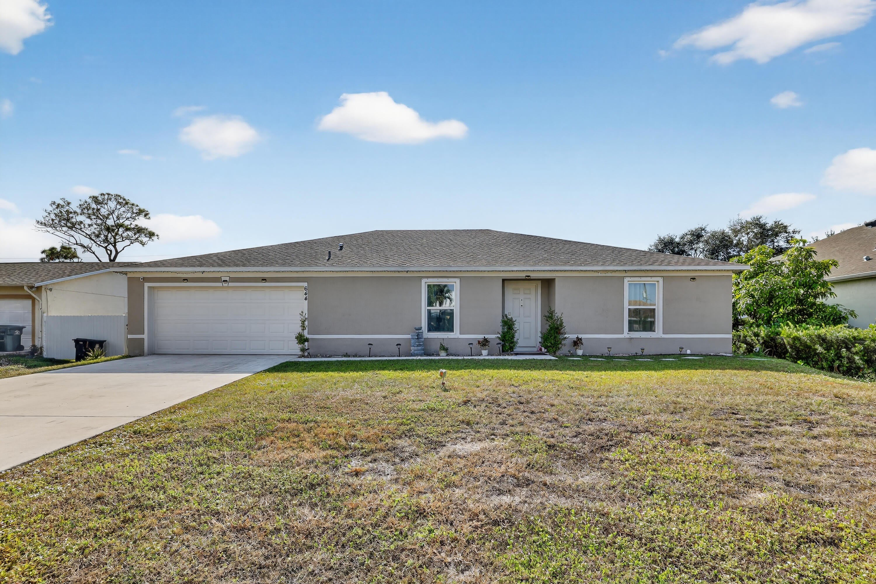 644 SW Hoffenberg Avenue – photo 1