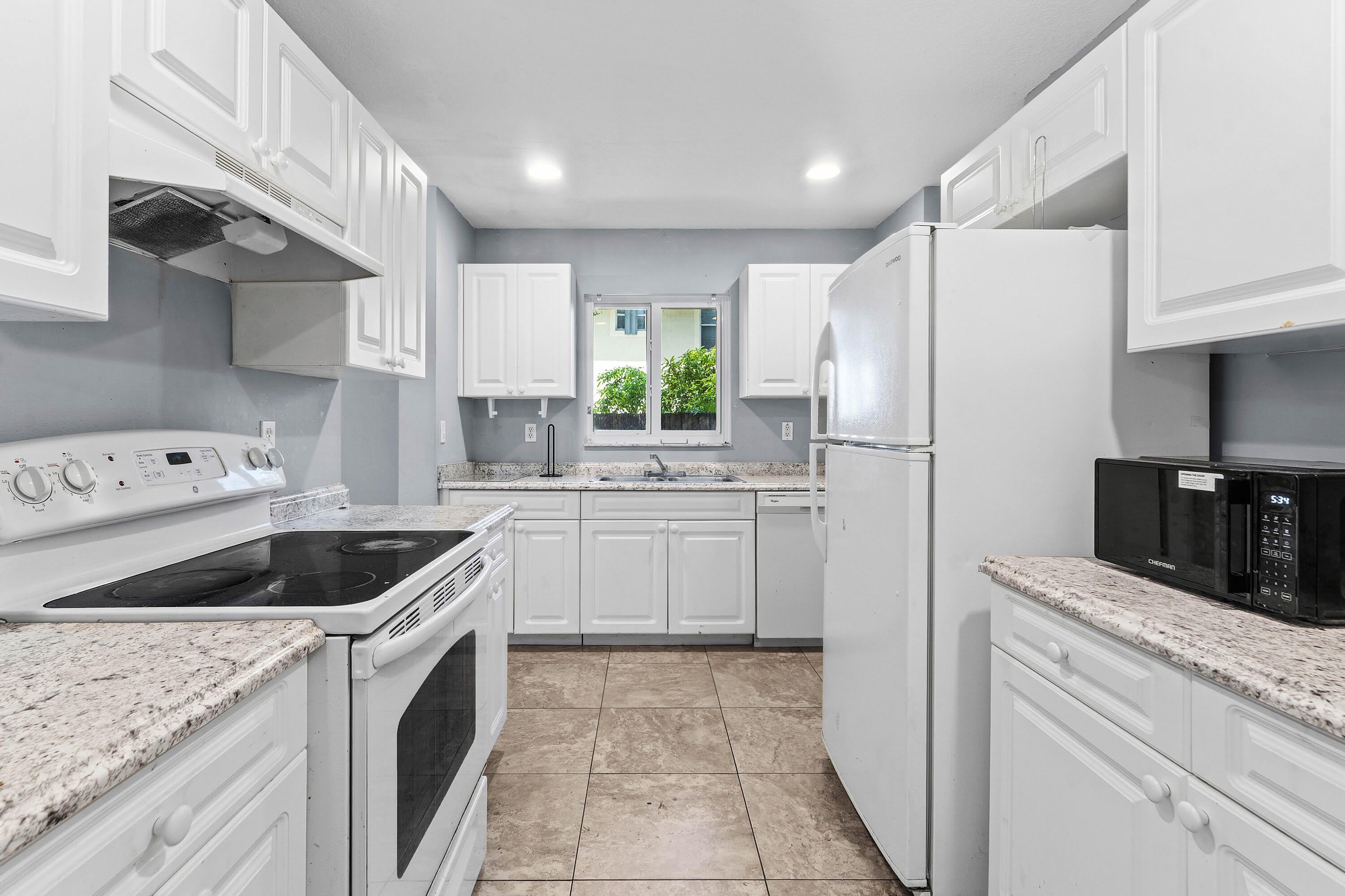 13789 Yarmouth Drive – photo 1