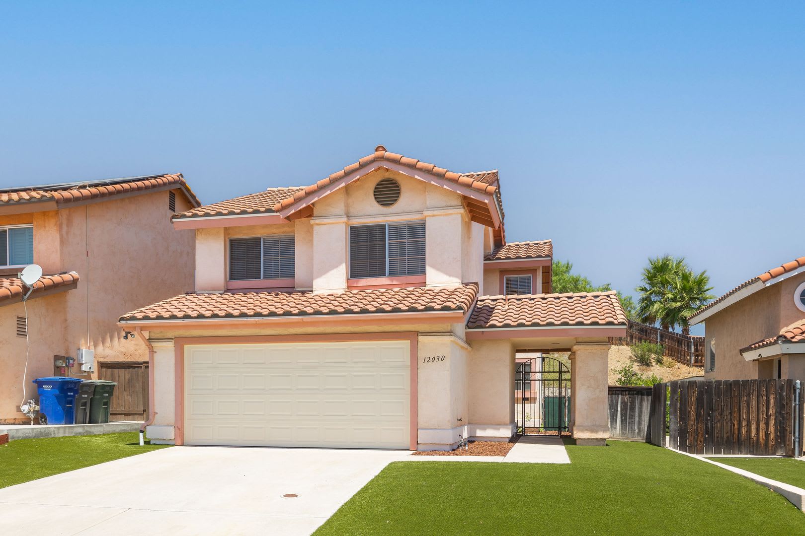 Spacious 3-Bedroom Home In the Community of Montecito, Rancho San Diego! – photo 1 of 24