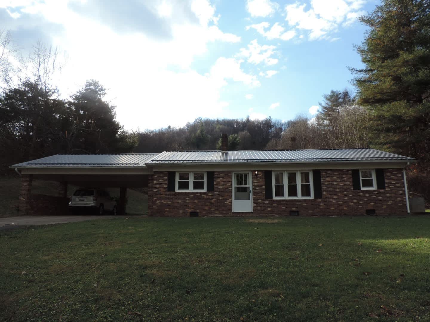 Great 3 1 Brick Ranch On Will Vannoy Convenient Location – photo 1 of 26