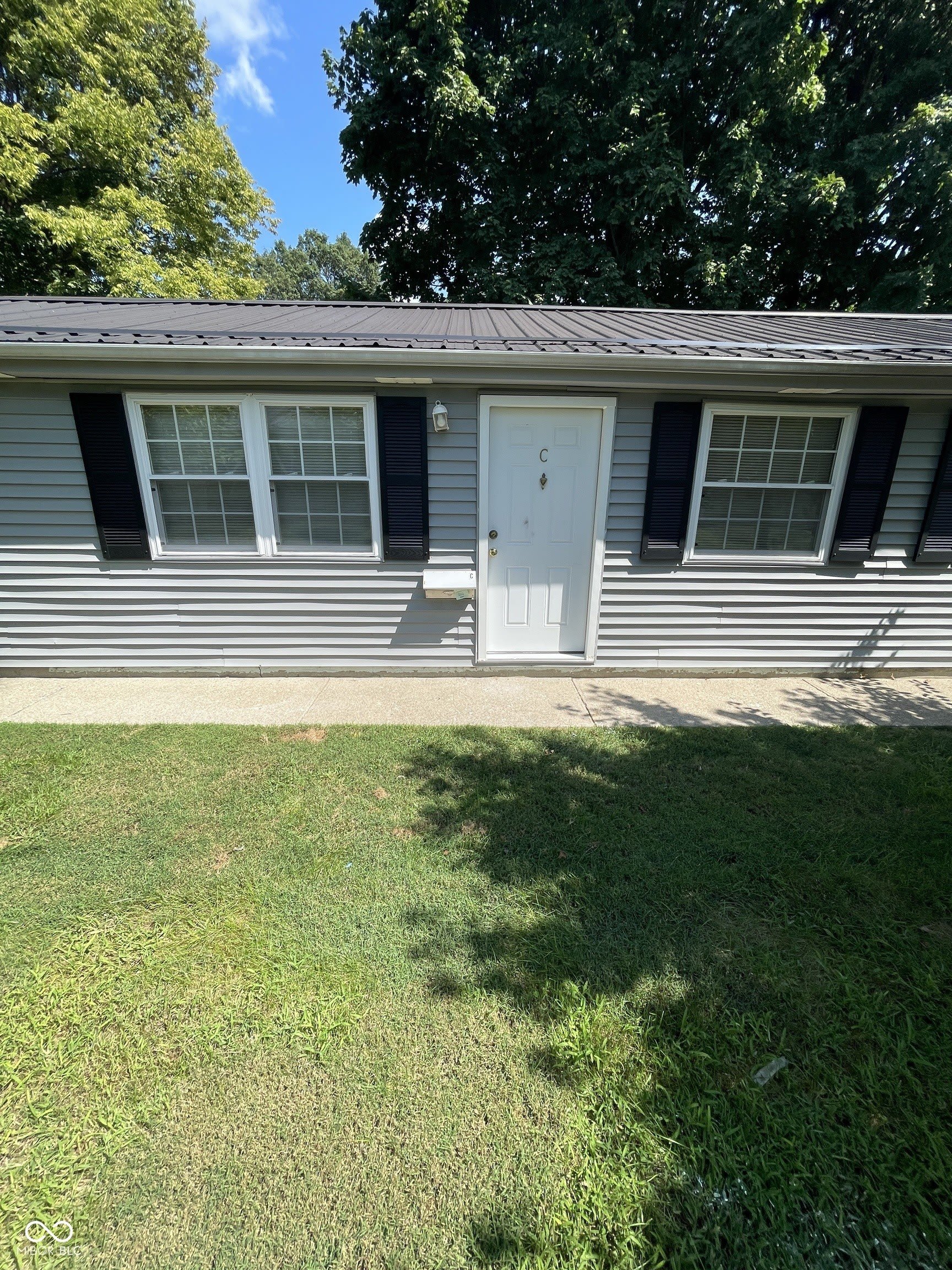 900 Sloan Street – photo 1 of 11