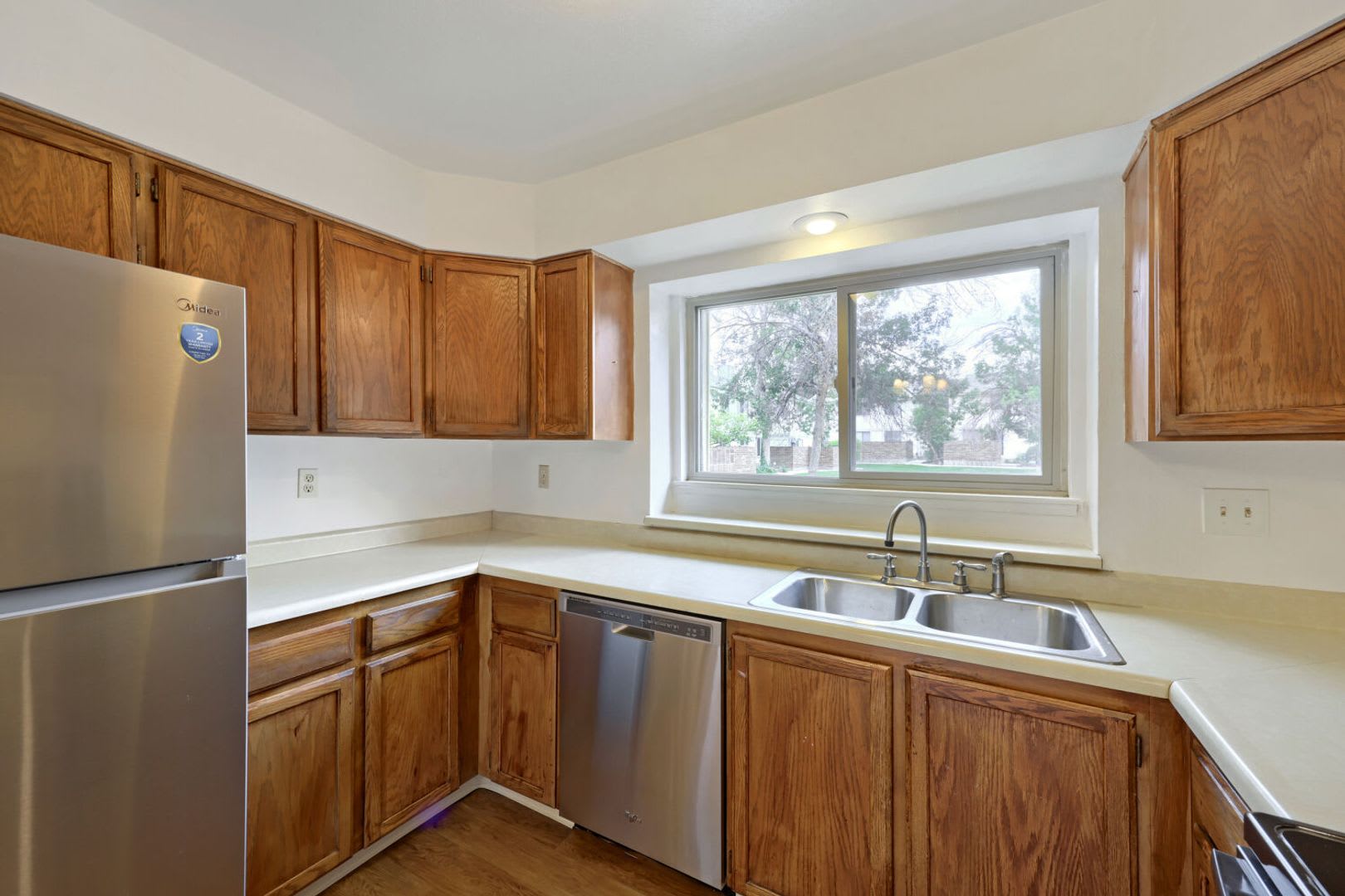 Refreshed 3BD/3BA Townhouse in Thornton – photo 1