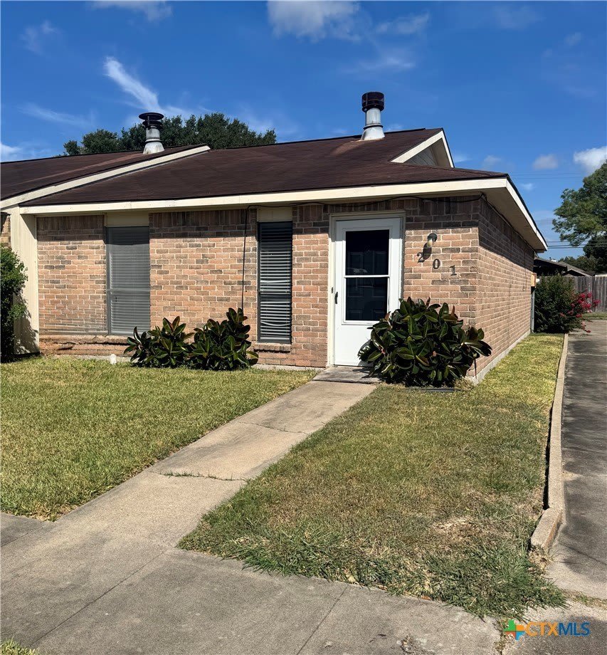 201 Versailles Street – photo 1 of 14
