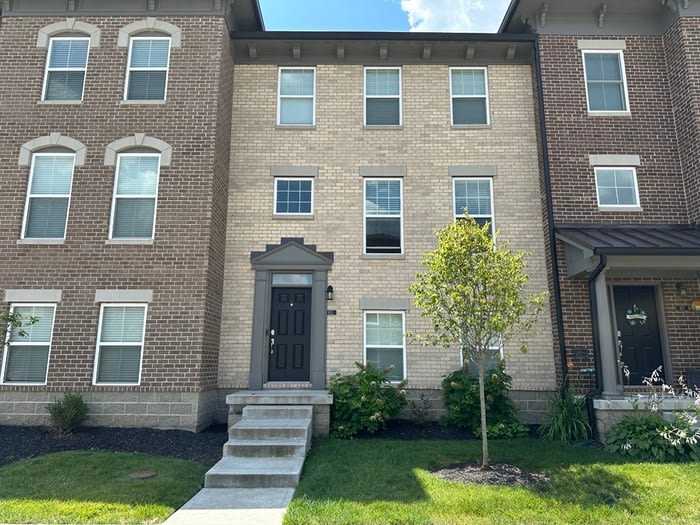 933 Yorkshire Lane – photo 1 of 273