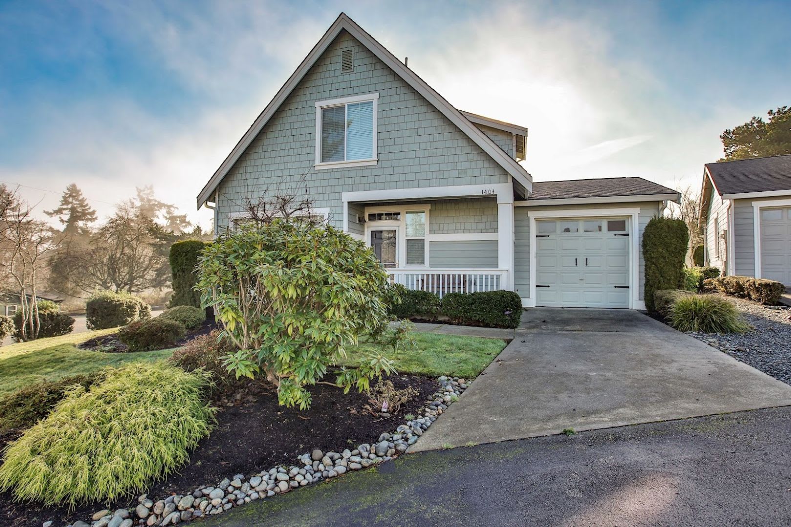 Gorgeous- Fully Furnished Home in Holmes Harbor, Pet Friendly and Landscape Included! – photo 1 of 33