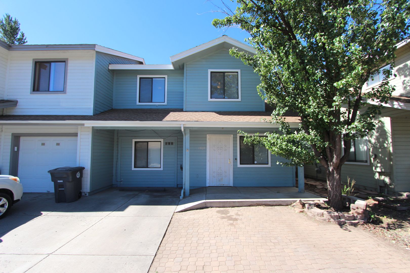 4 Bedroom Townhome With Fenced Backyard Main Level Bedroom – photo 1 of 224