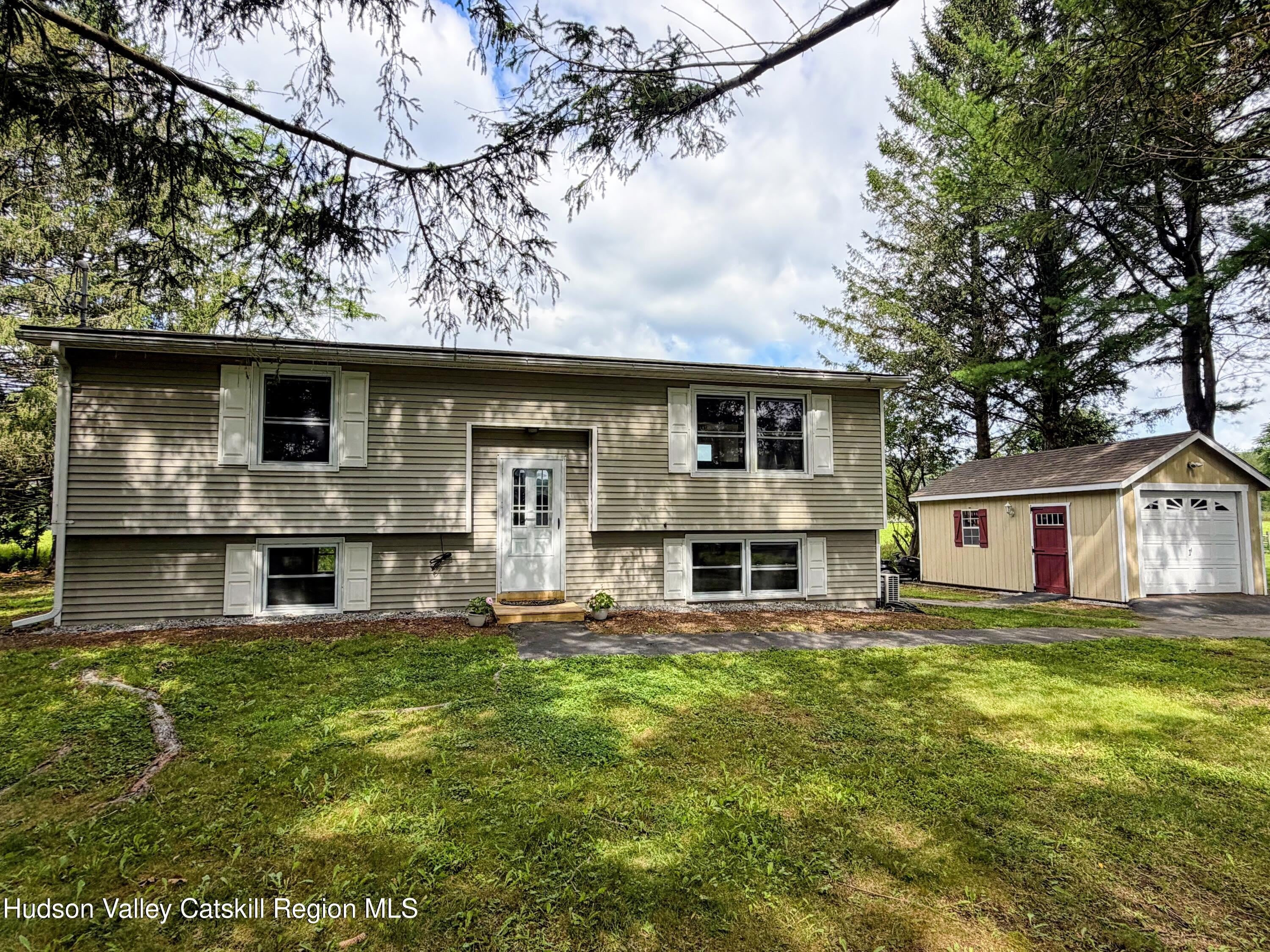 1015 Lakeview Road – photo 1 of 25