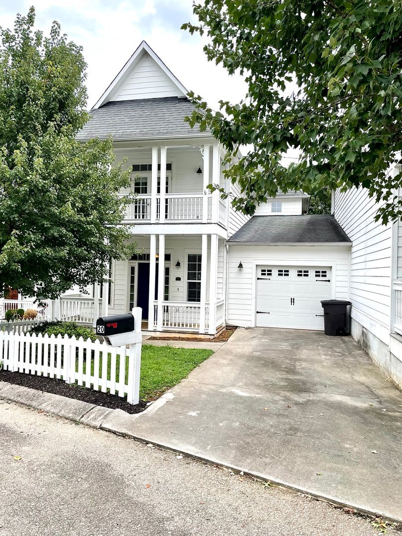 Lakeside Living in Loudon – photo 1 of 25