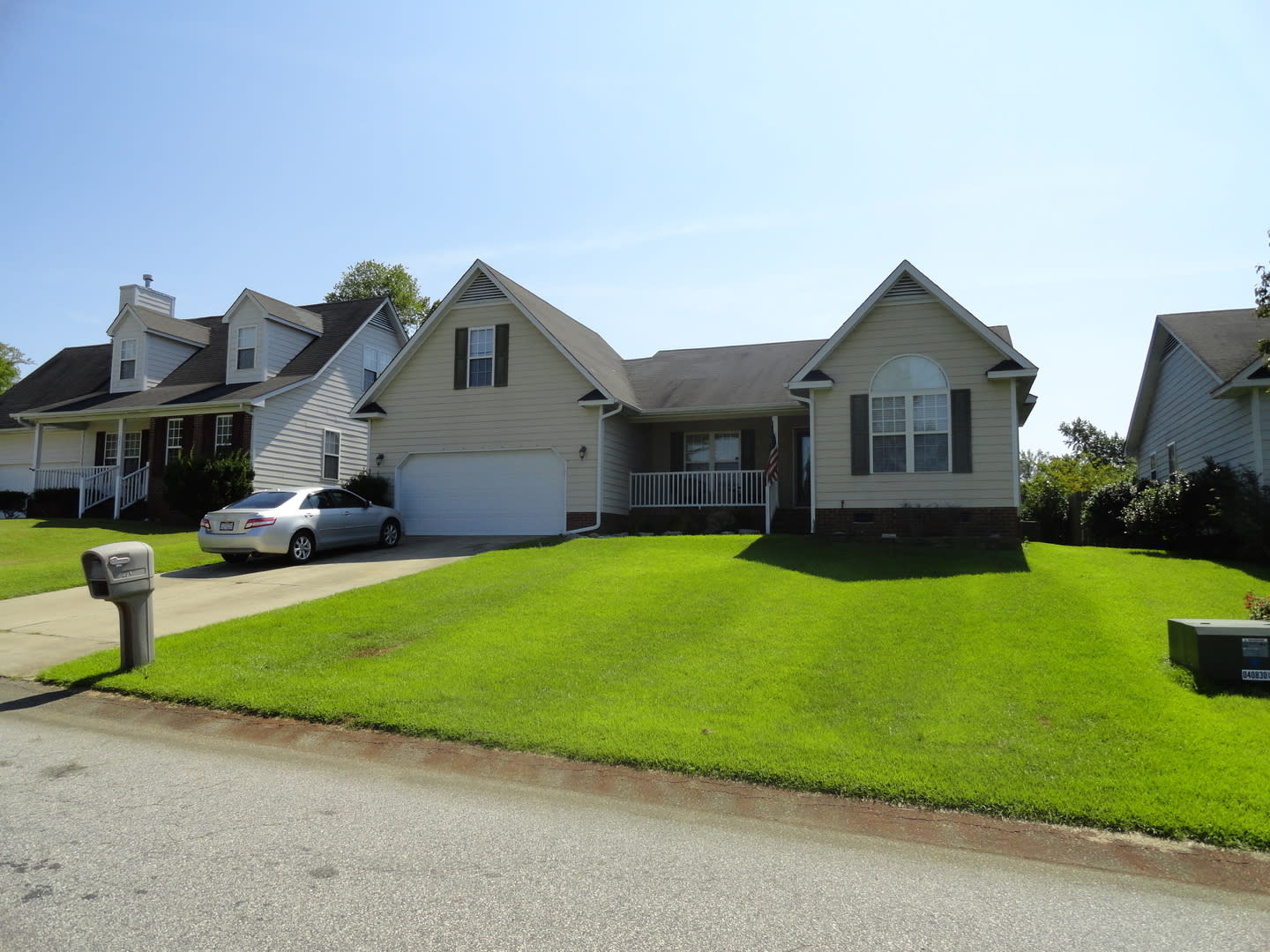4BD/2BA Available Now! Featuring a half off first full month's rent w/ immediate move in!! – photo 1