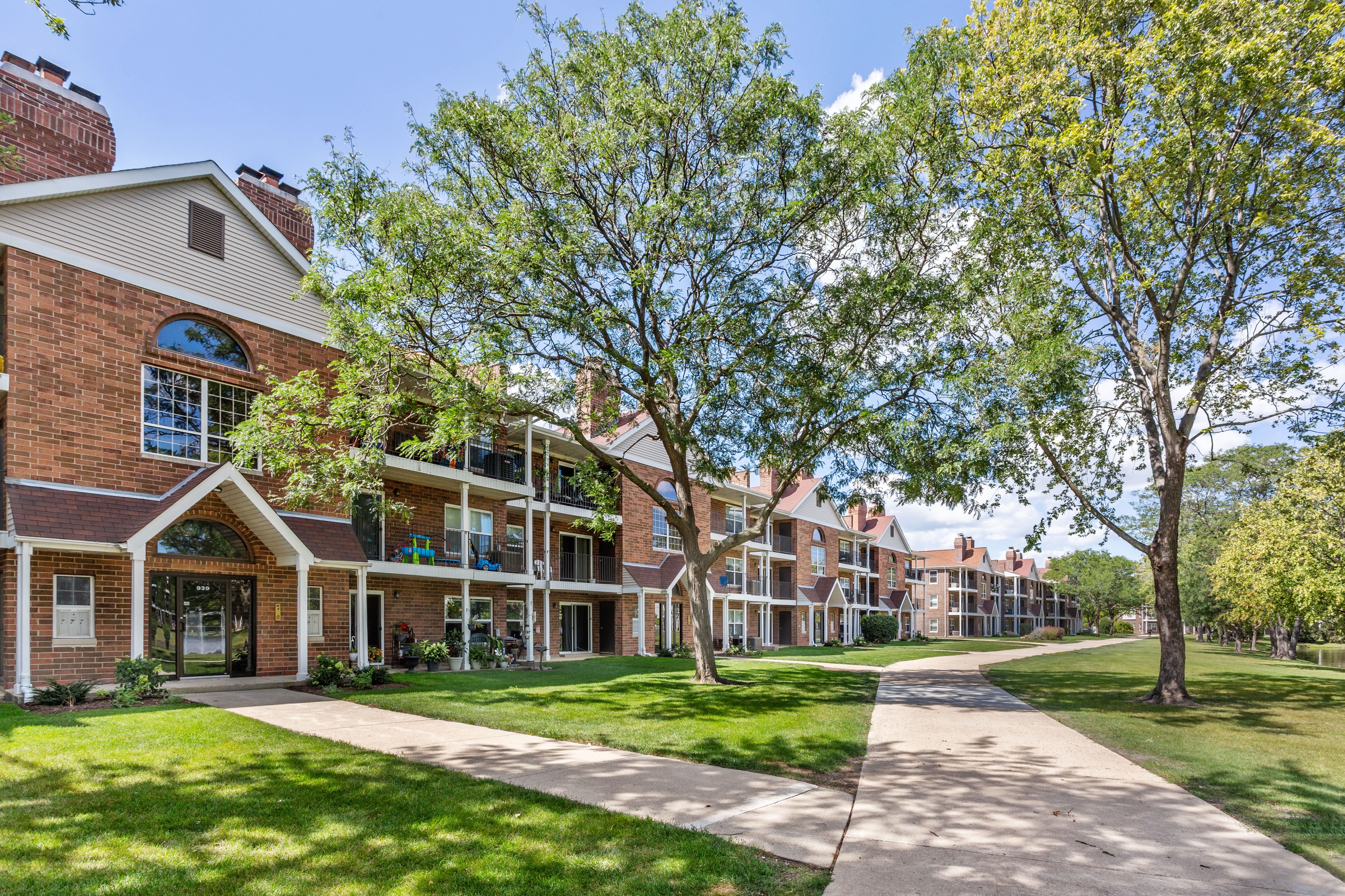 Avery at Arlington Lakes – photo 1 of 24
