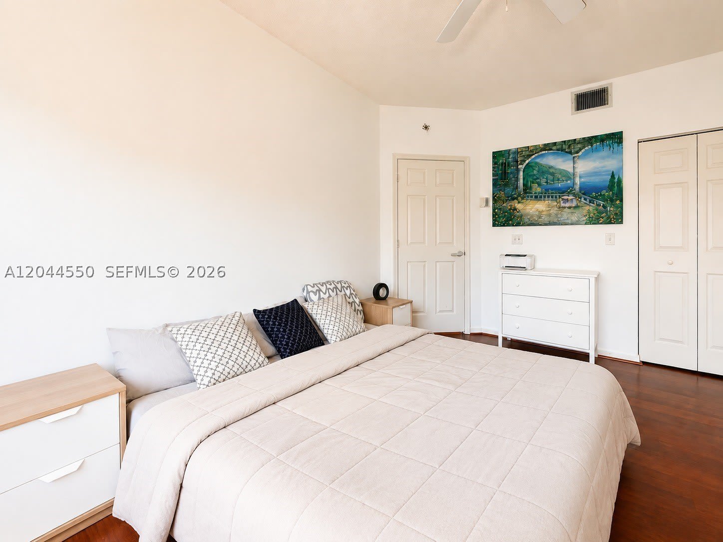 2027 SE 10th Ave – photo 1 of 19