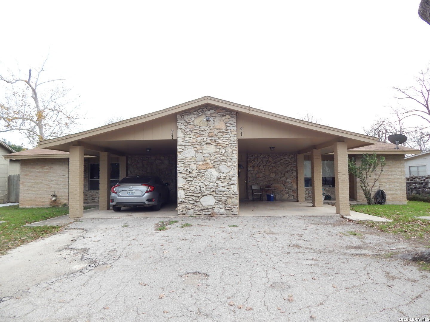 921 Eikel St – photo 1