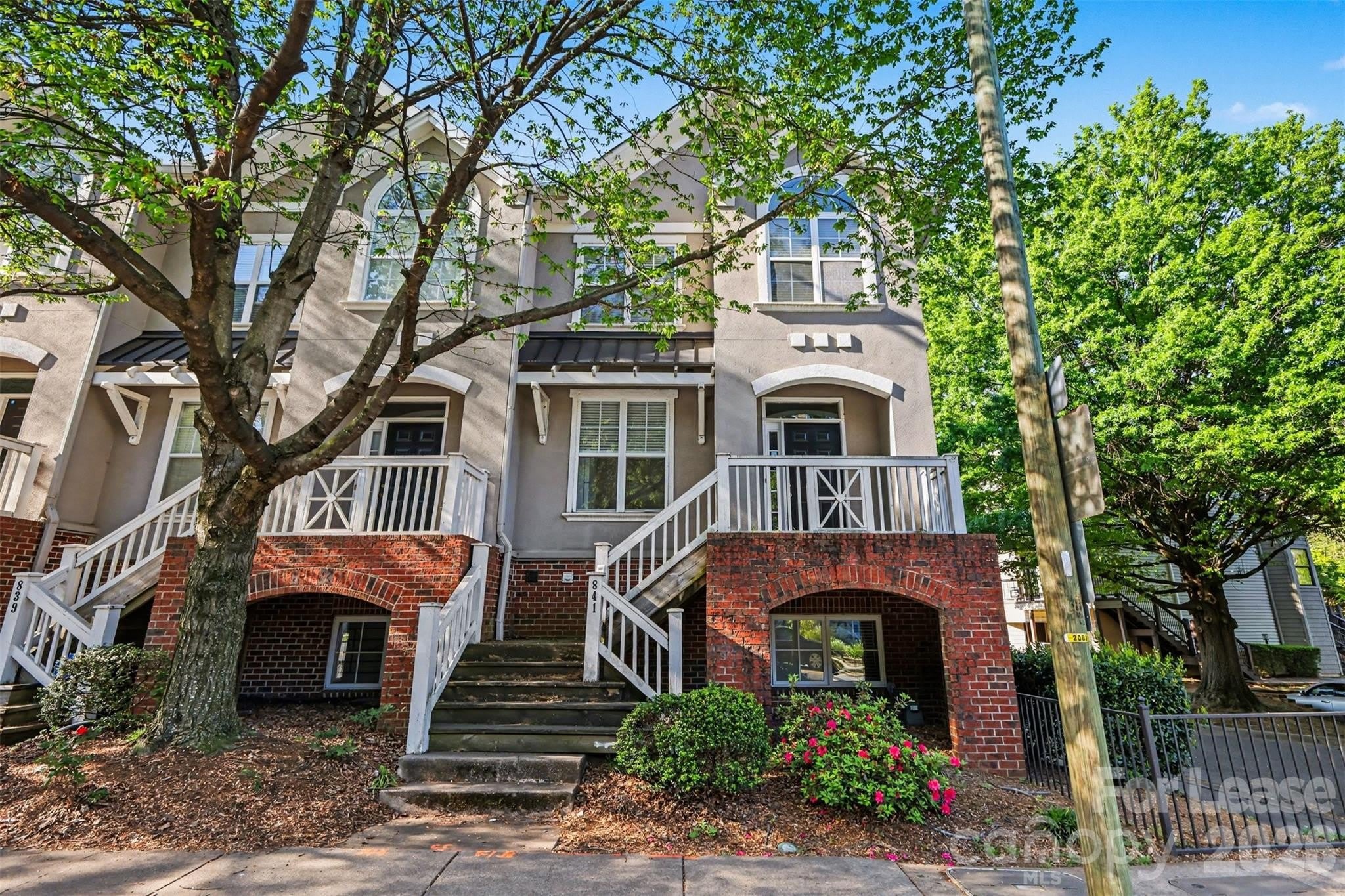 841 W 4th Street – photo 1
