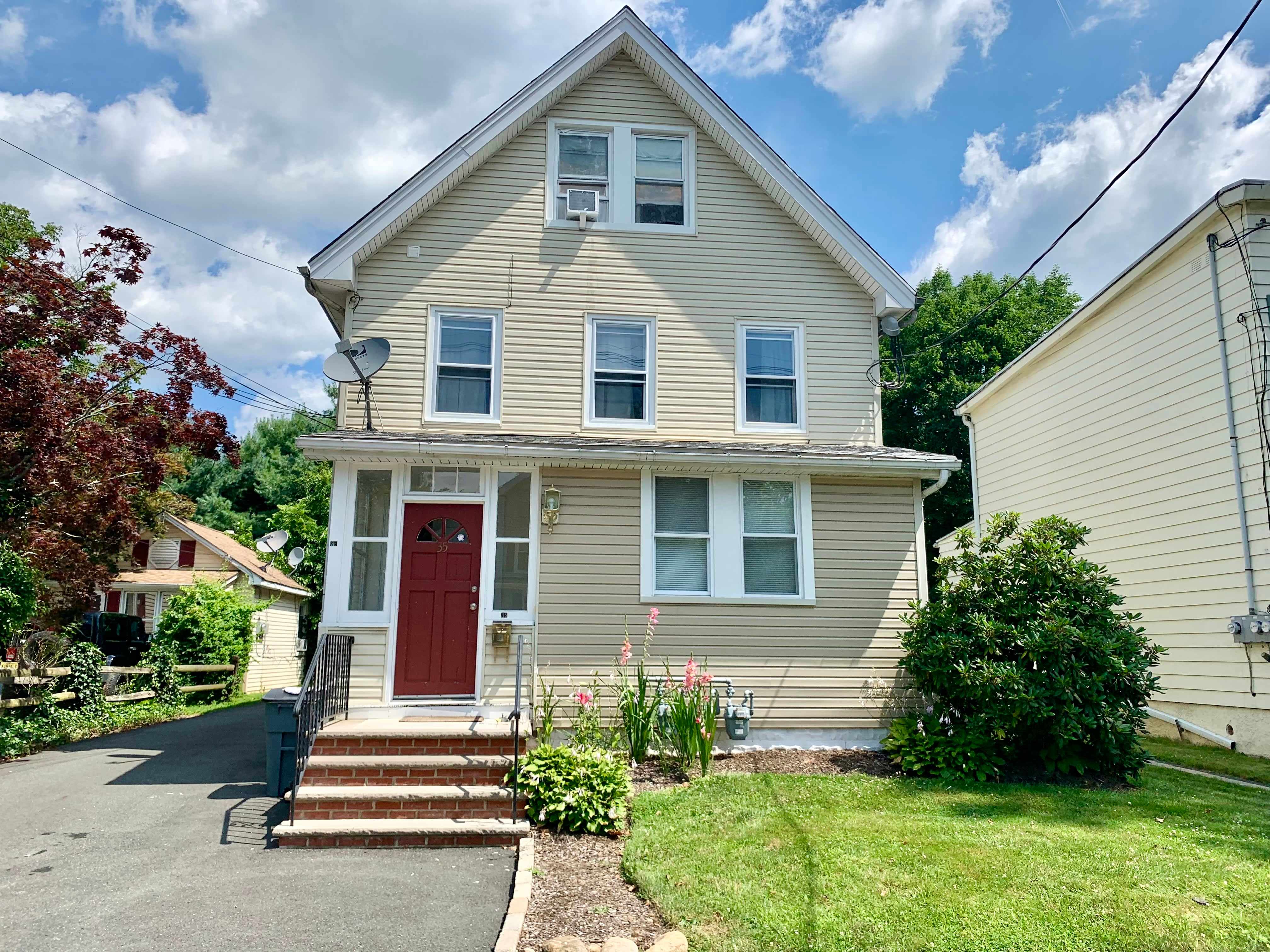 35 Lathrop Ave – photo 1 of 20