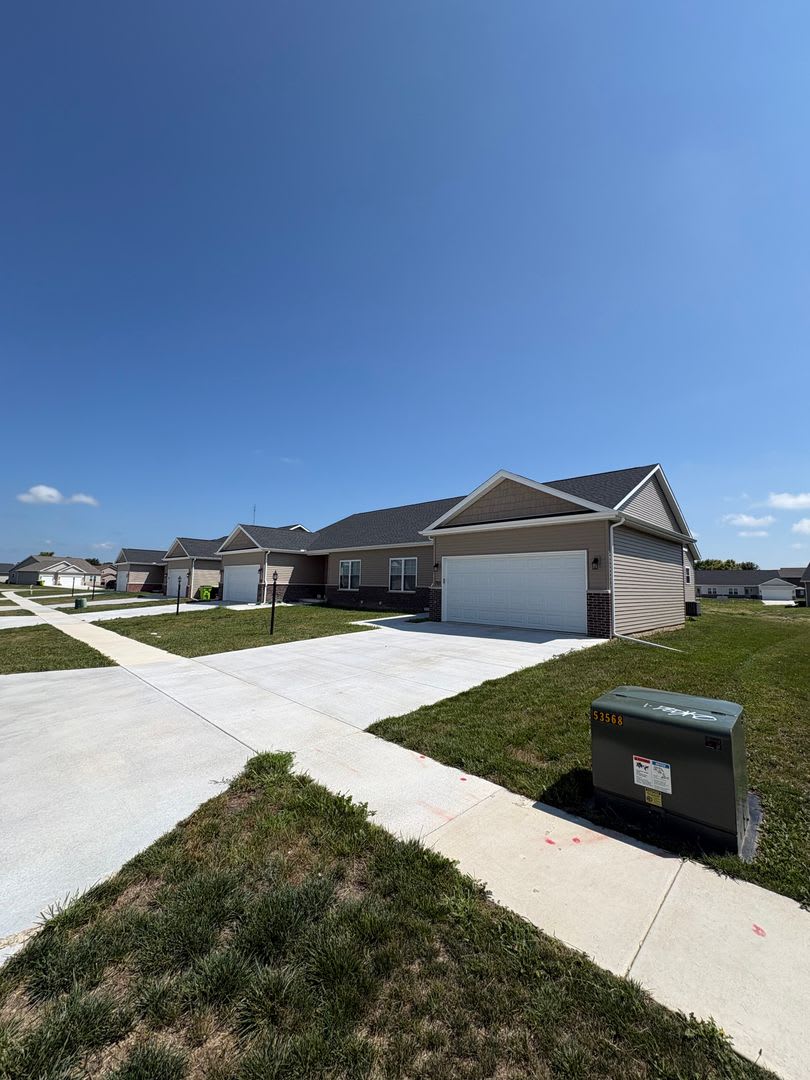 Charming 3-bedroom/2-bathroom single family home in Washington, IL – photo 1 of 19