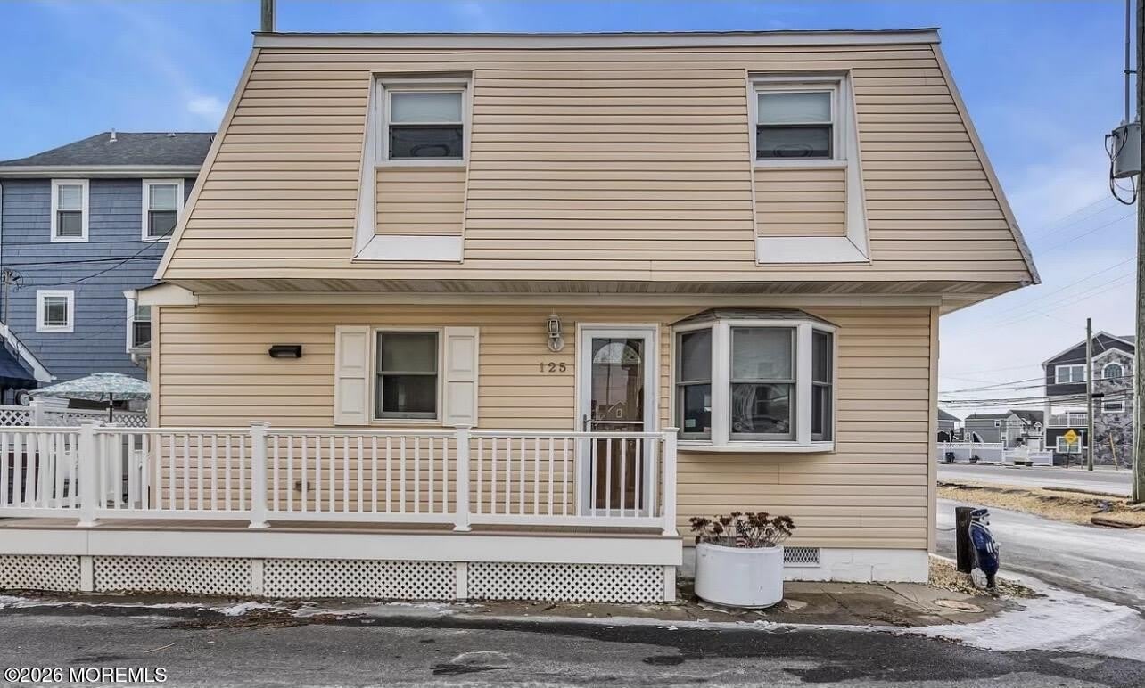 125 Throssell Road – photo 1 of 12