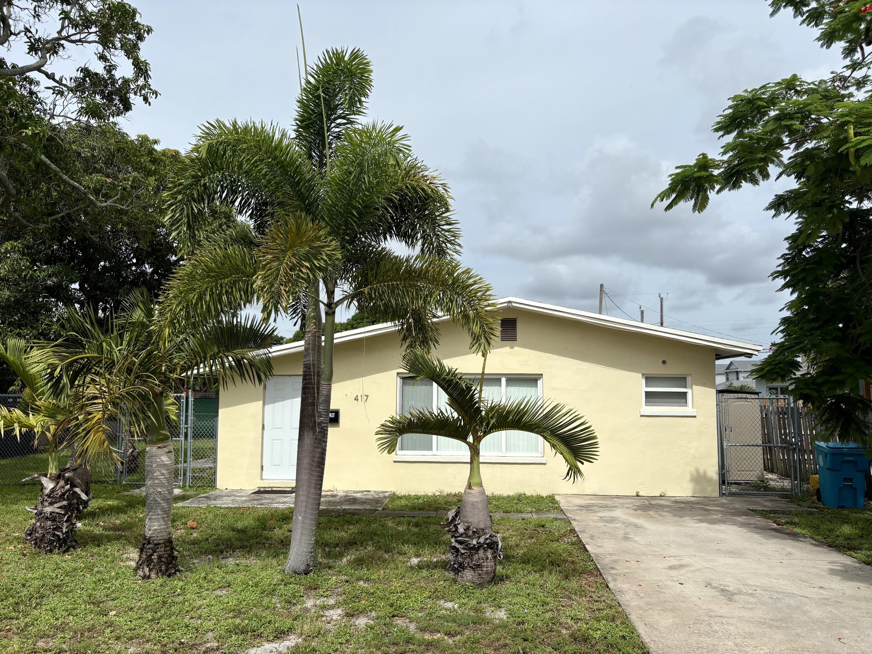417 NE 2nd Street – photo 1