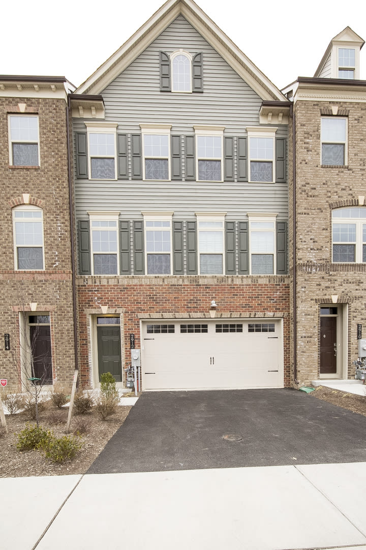 Stunning 4bd 4.5bth Garage Townhome Near Ft. Meade – photo 1 of 21