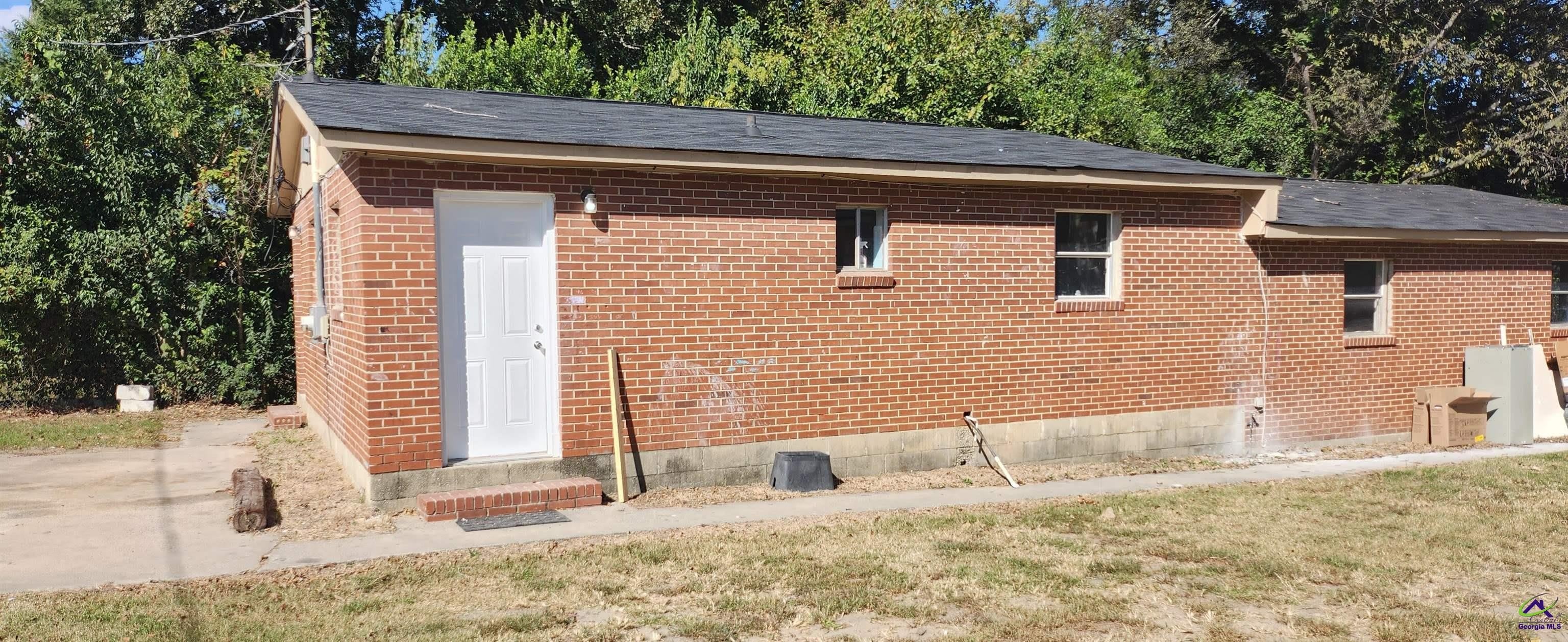 402 A Curtis Street – photo 1 of 10