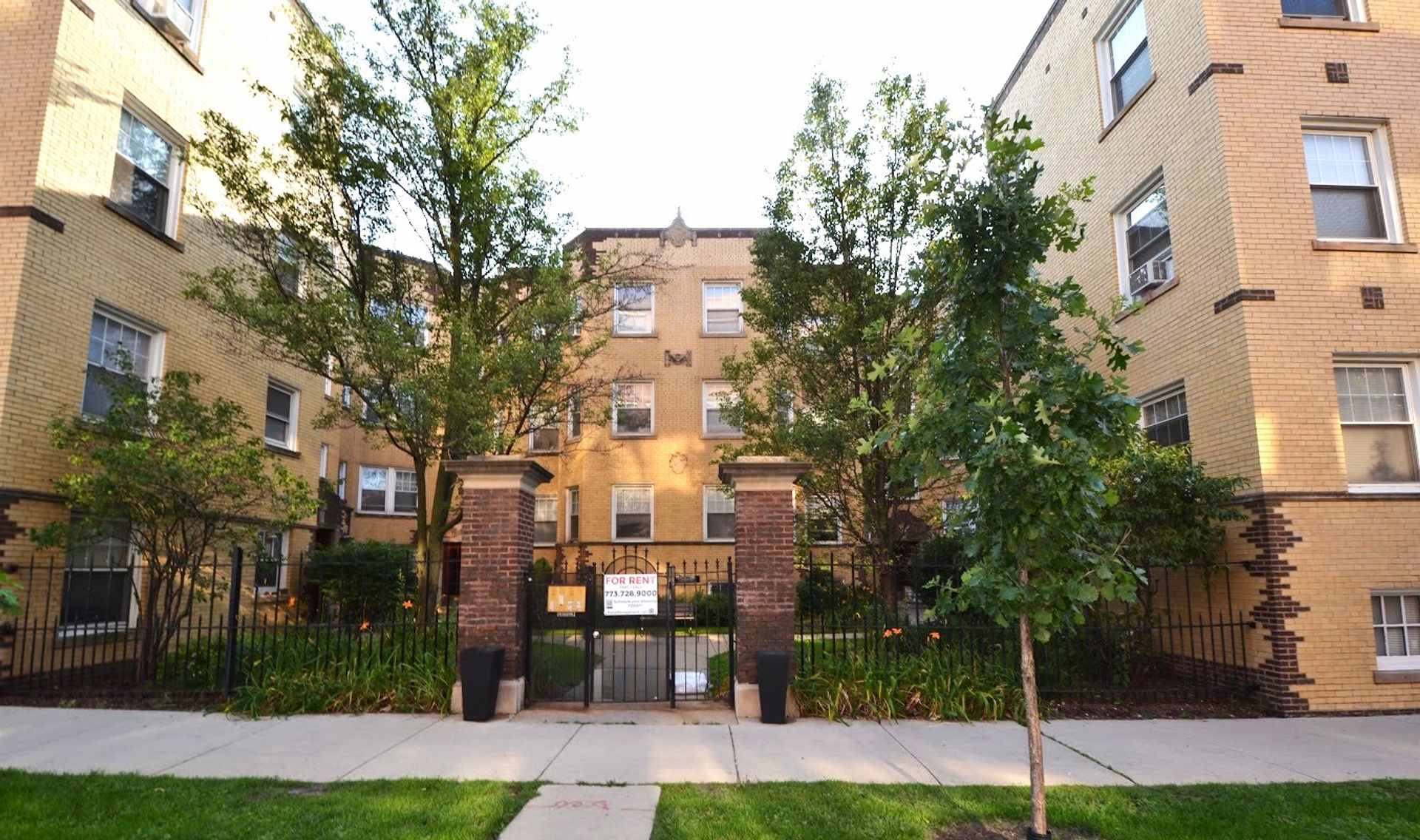 4406 N Rockwell St Unit 3 Apt – photo 1