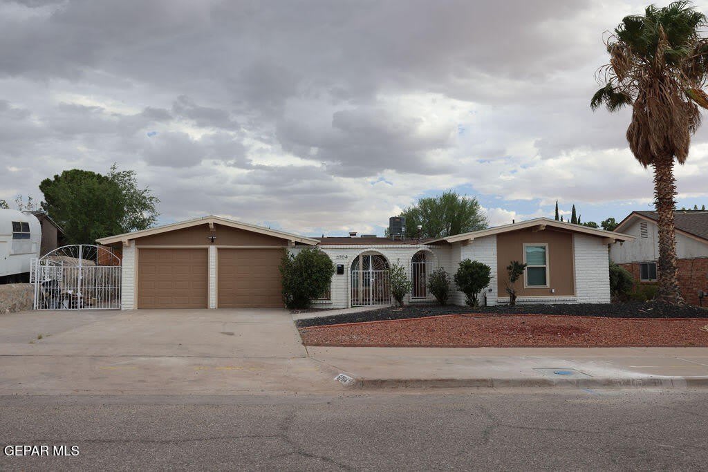 6704 LA CADENA Drive – photo 1