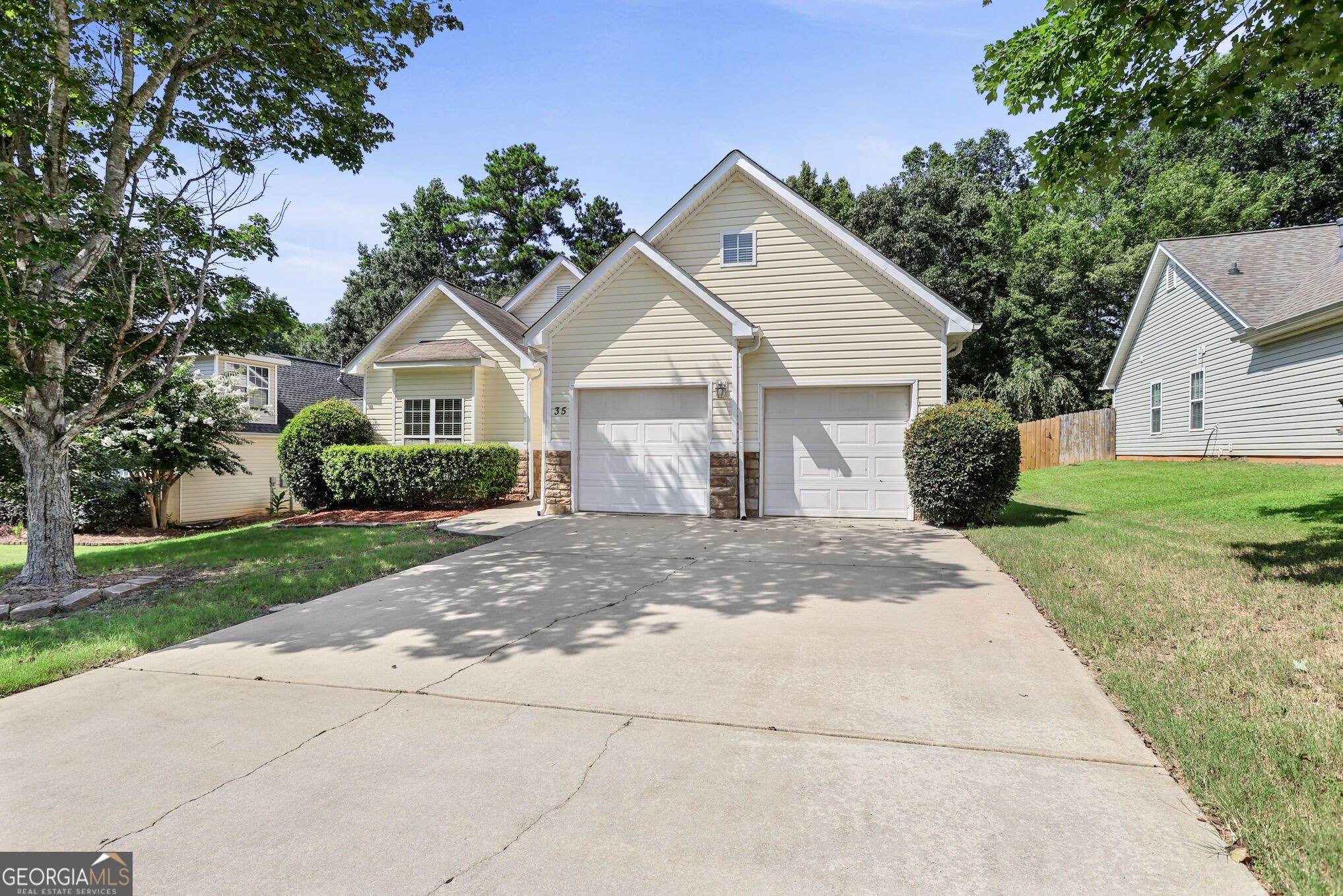 35 Bedford Park Drive – photo 1 of 285