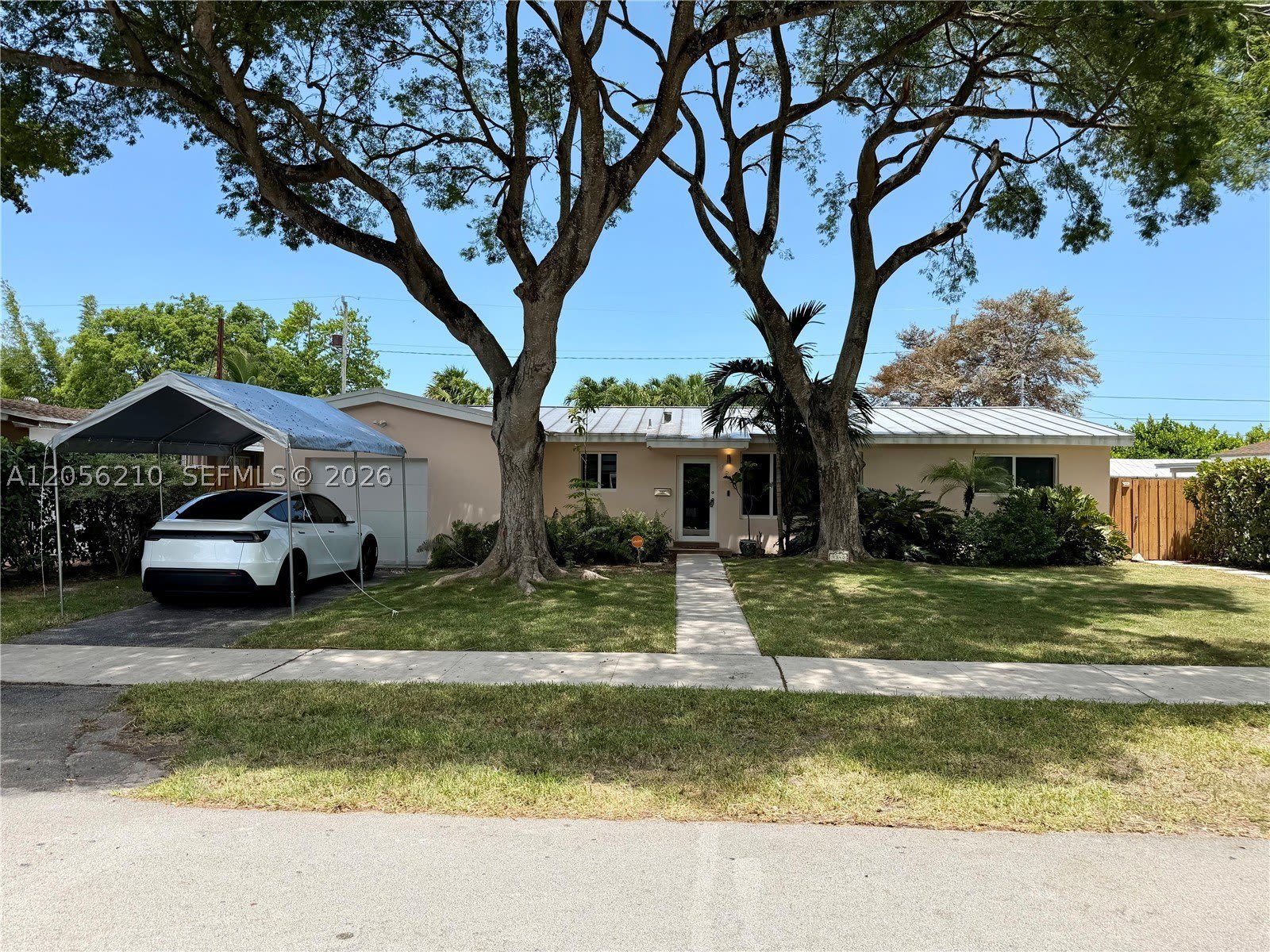 9340 Jamaica Dr – photo 1