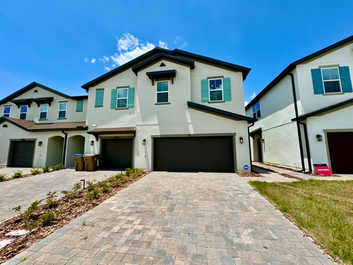 3 Bedroom Two-Story Townhome For Rent in Kissimmee **END UNIT** – photo 1