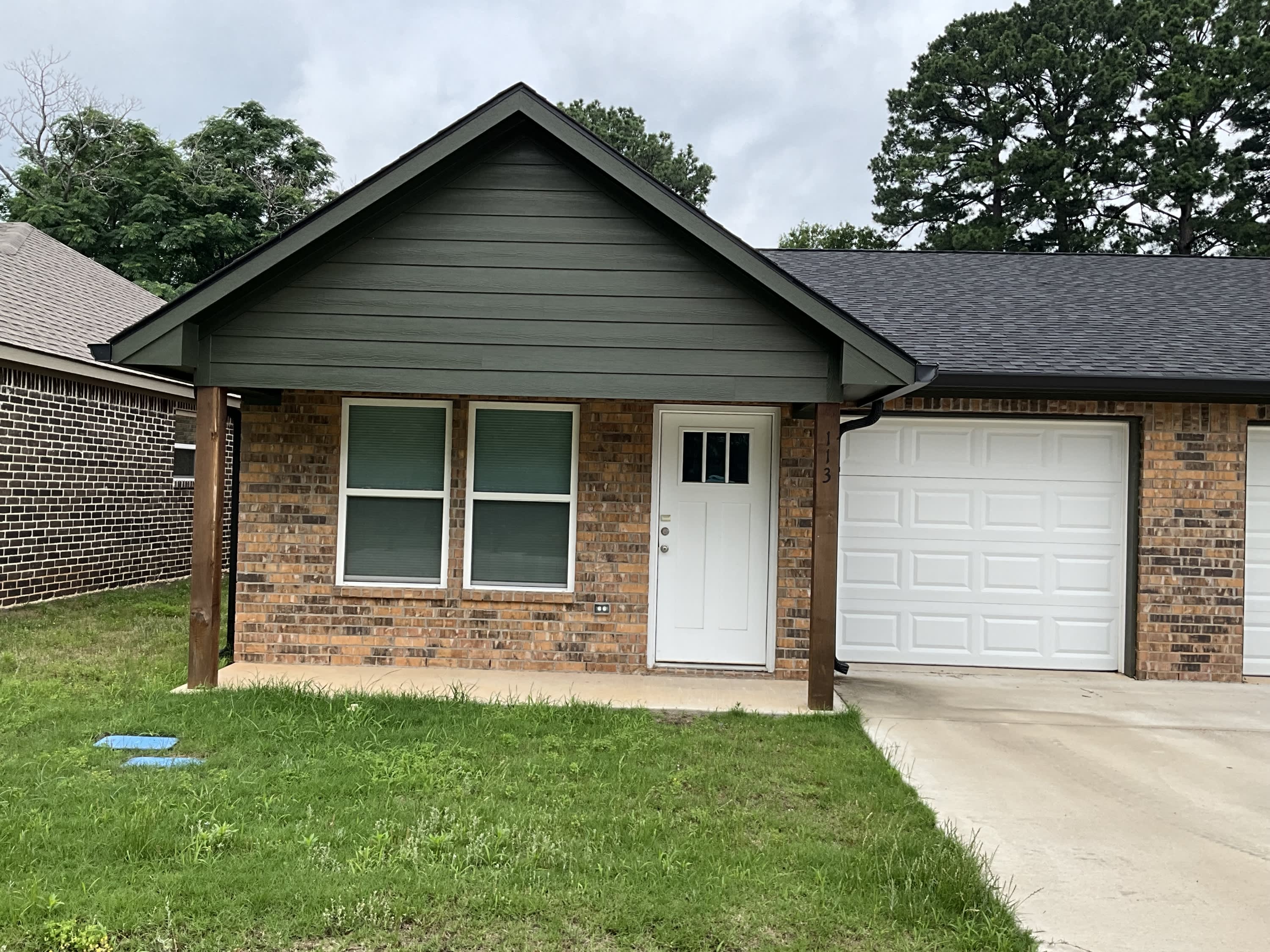 113 Isabella Street – photo 1 of 15