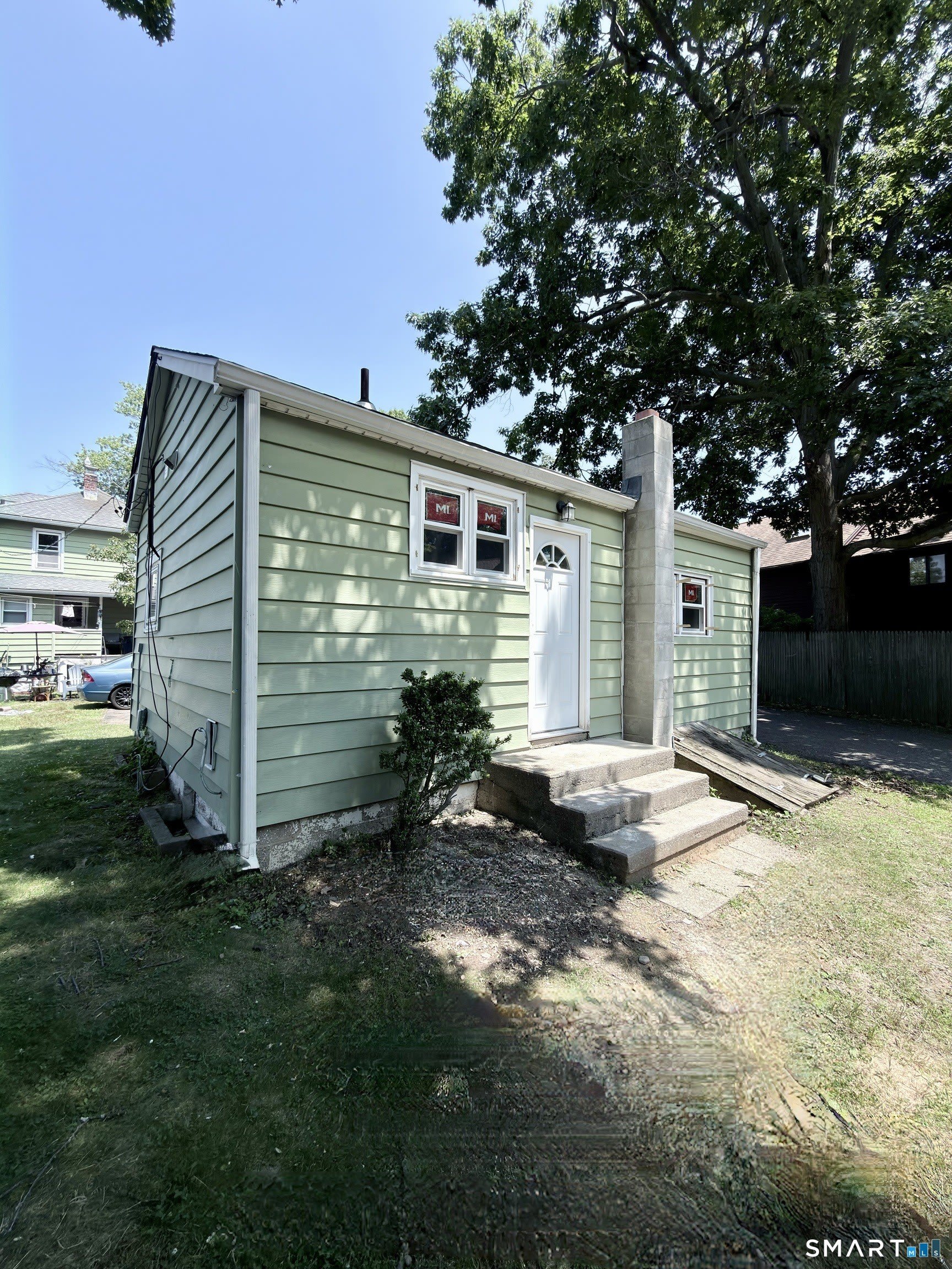 216 Nagatuck Avenue – photo 1 of 4