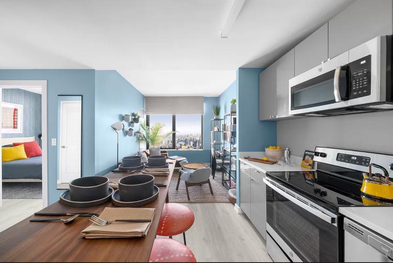 605 Pavonia – photo 1