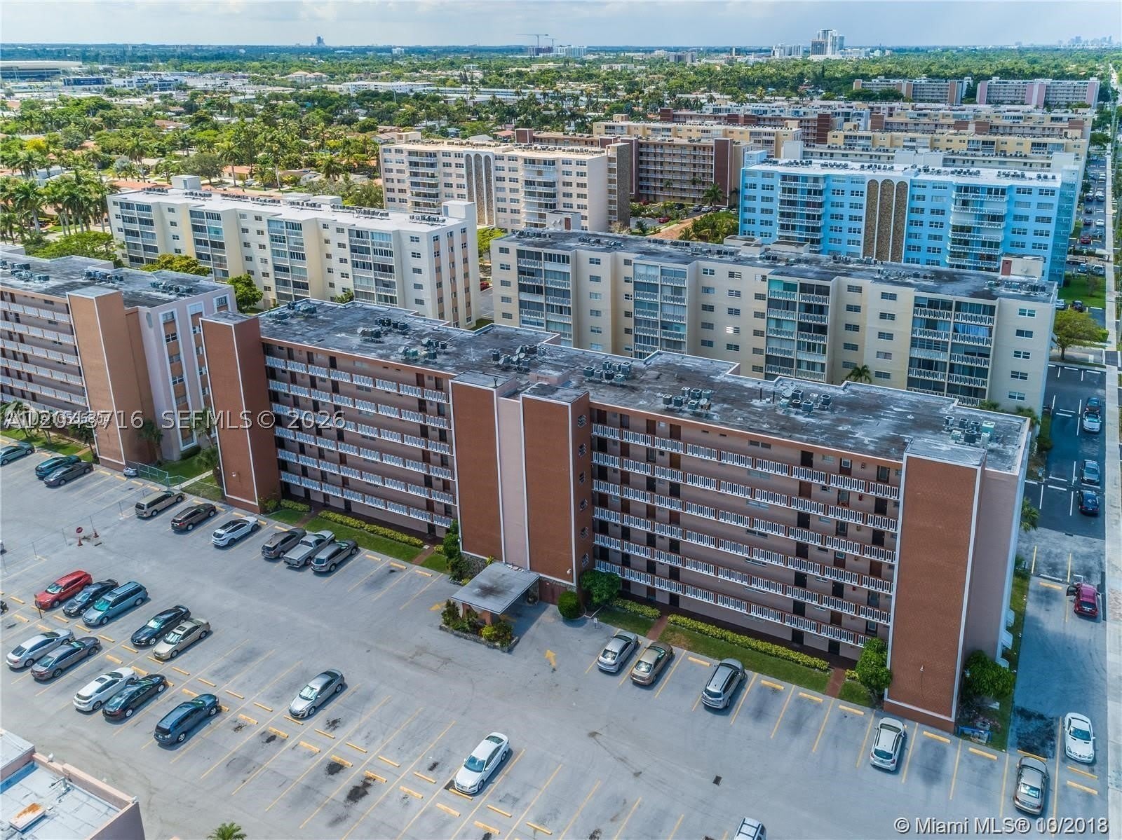 320 NE 12th Ave – photo 1