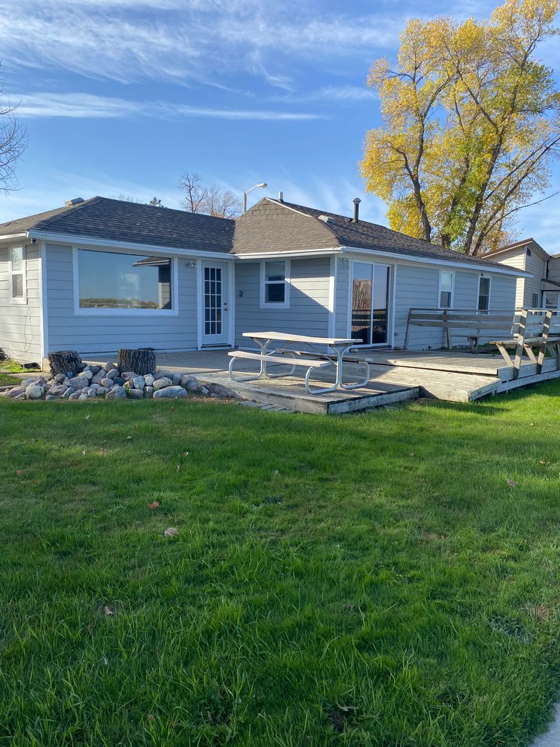2 Bed 1 Bath LAKE RENTAL – photo 1 of 19