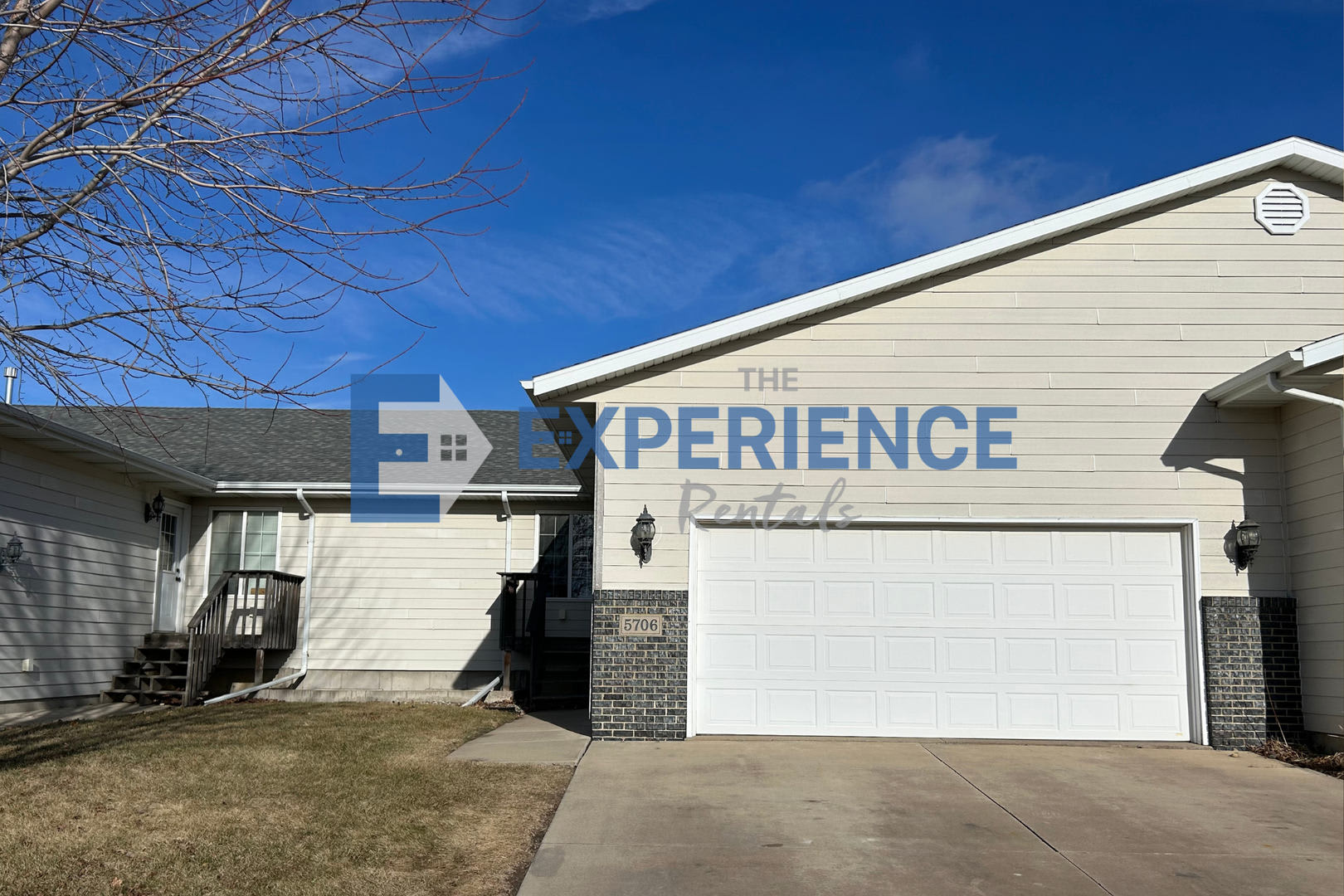 Spacious West Side Gem with Modern Comforts and Endless Possibilities! – photo 1